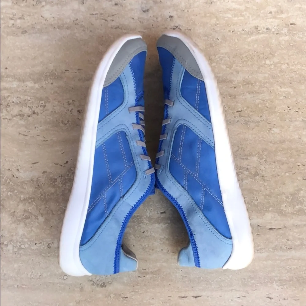 CLARKS Blue & Gray Elastic Laces Lightweight Airy Comfy Walking Shoes Sz 9 EUC - Picture 5 of 11